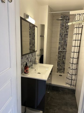 b40fc8a6-55d9-4ab7-b126-48baf11cf359