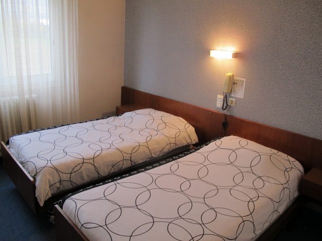 chambre-twin-hostellerie-du-parc-LABARTHE