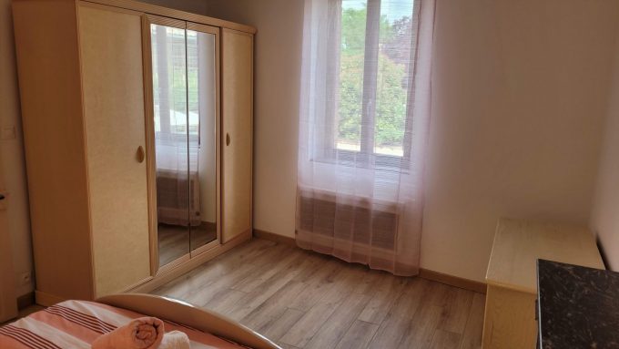 maison-de-vacances–chambre-2-fenetre-L-Isle-en-Dodon-Comminges-Pyrenees