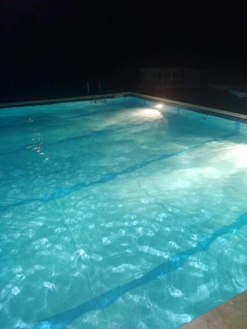 piscine-nocturne-Village-vacancces-Lac-St-Georges—Sarrecave