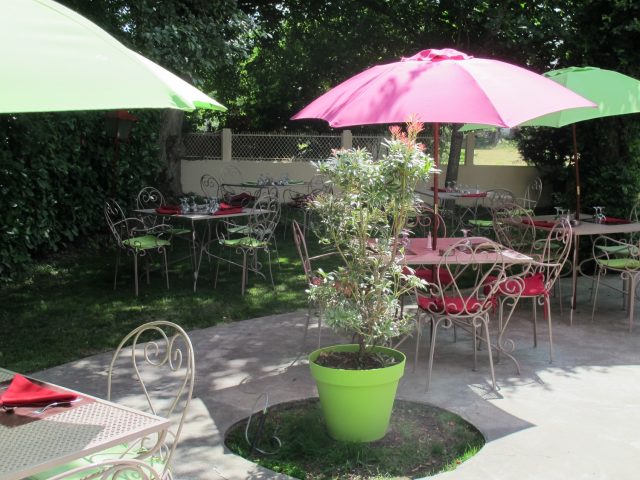 salon-jardin-hostellerie-du-parc-LABARTHE